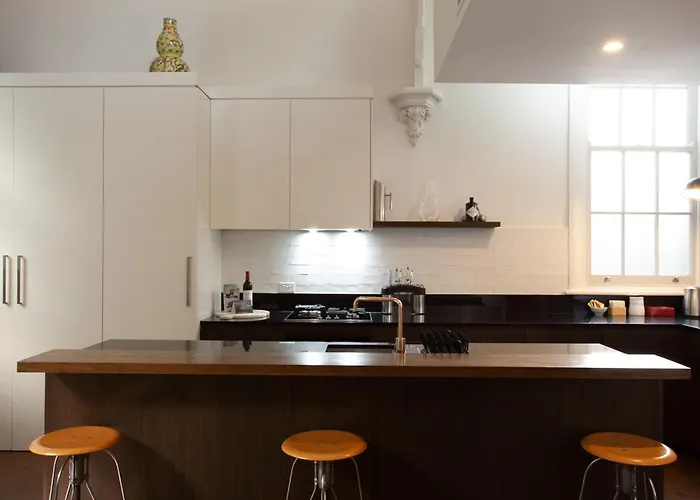 Mezzanine Magic, Bondi Junction